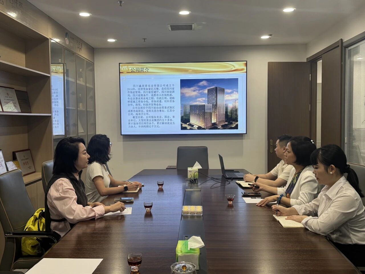 成都乐山商会走访理事企业 共谋发展新篇章